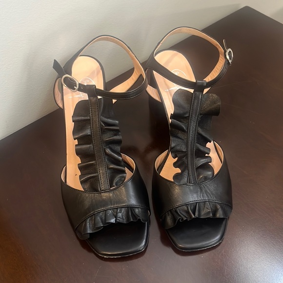 Black Jennifer Tattenelli T-Strap Block Sandals - Picture 1 of 12
